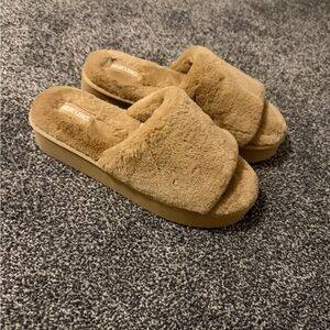Muk Luk Kirstey Tan Fuzzy Slides